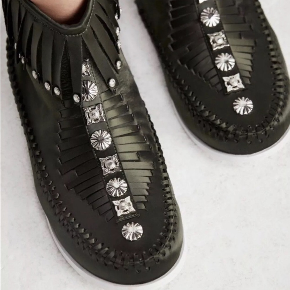 Jeffery Campbell Encanto